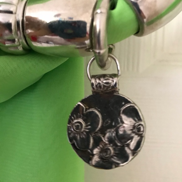 Scarf/ shawl sheer lime green with silver decor - Picture 1 of 4